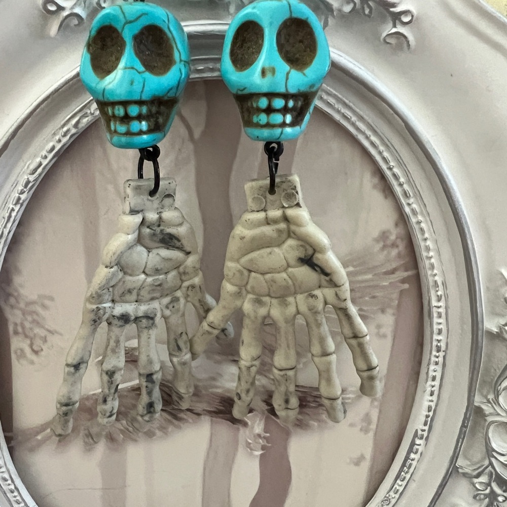 Skelly Hands View 4